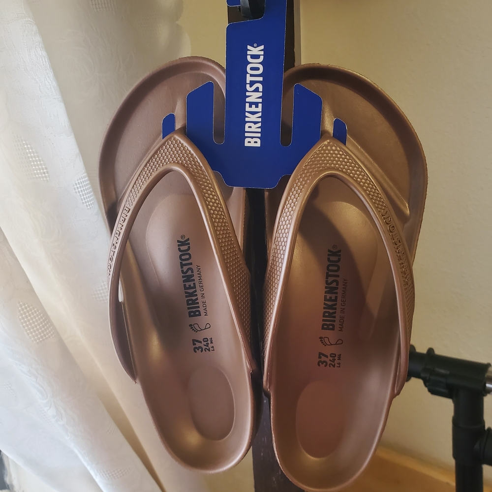 Birkenstock Bronze color women's thong sandal. Size 37, 6.5 US size Brand new
